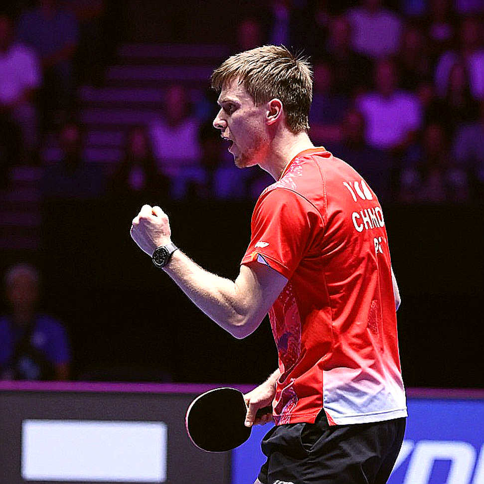 Alwi Farhan tập cùng Momota trước Asian Games 2026: Một huyền thoại, một khoảng trống số liệu và bài kiểm tra đầu tiên