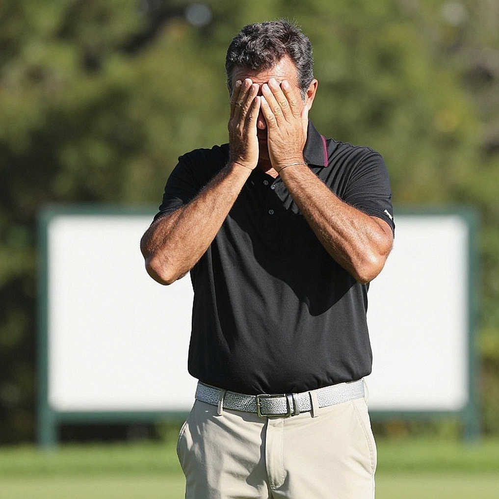 Ernie Els, Brendon de Jonge và buổi chiều hạ Tiger Woods ở Muirfield Village
