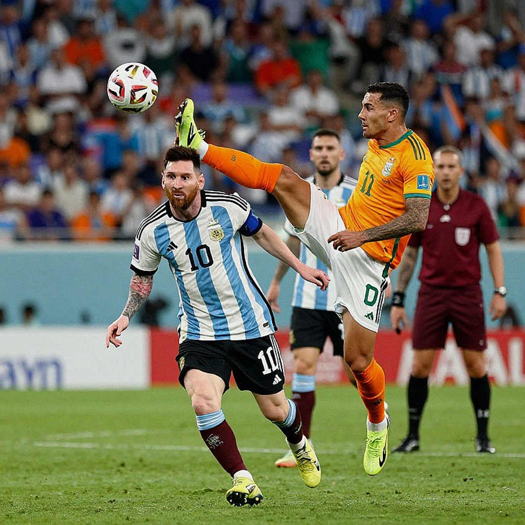 Cú đá của Huỳnh Tấn Sinh với Đình Bắc: Thẻ vàng hay vết đen của V-League? Cú đá của Huỳnh Tấn Sinh với Đình Bắc: Thẻ vàng hay vết đen của V-League?