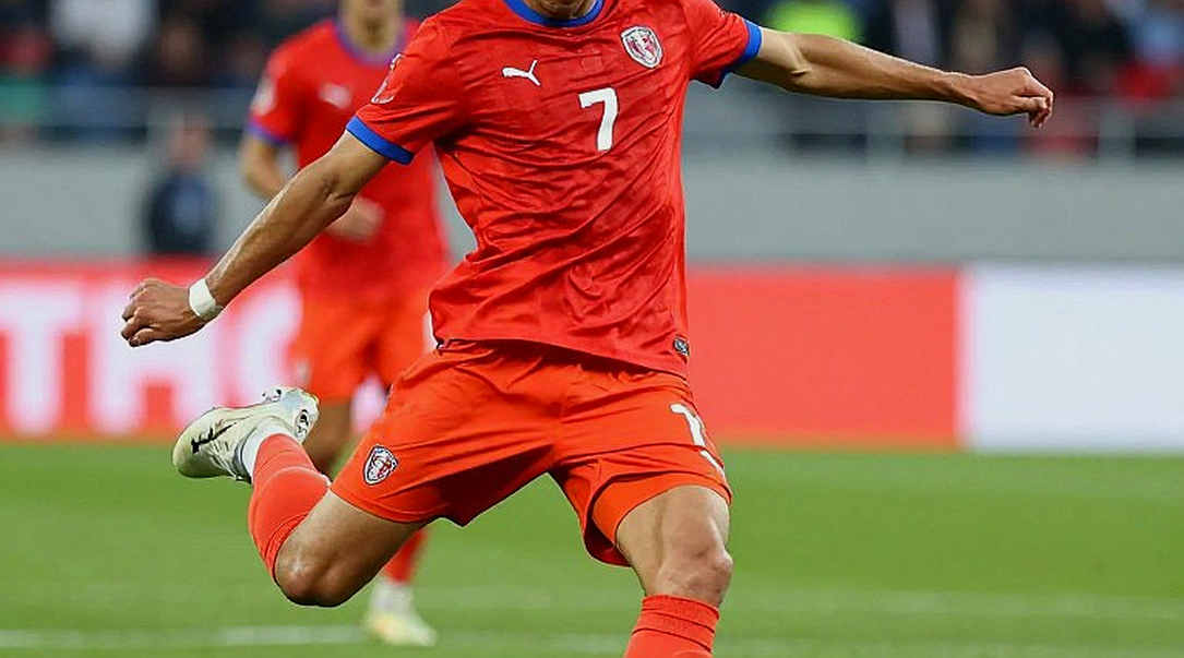 Năm cây số và tấm gương vỡ: Gary Neville, Manchester United và câu hỏi về sự lười biếng