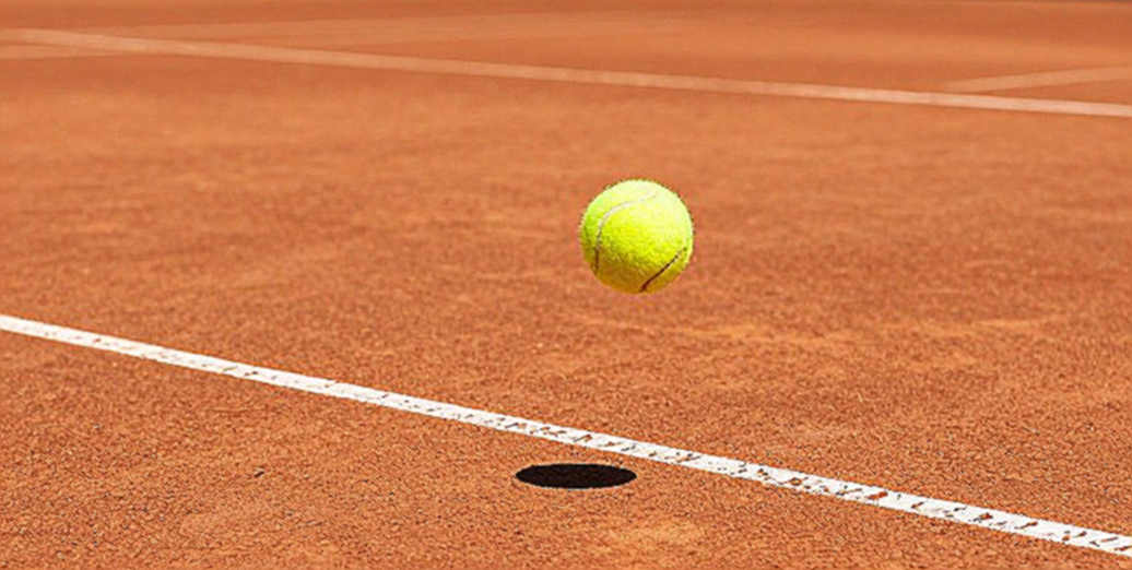 Lỗi dán nhãn trong dây chuyền tin thể thao: khi một bản tin chính trị khoác áo tennis