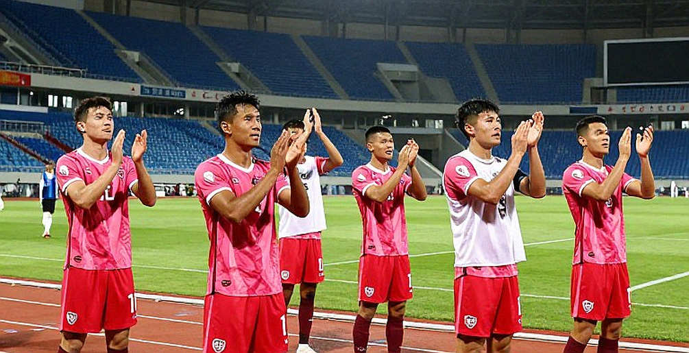 Tám giây của thủ môn, cánh tay và luật việt vị: bộ điều khoản mới đang thử thách V-League