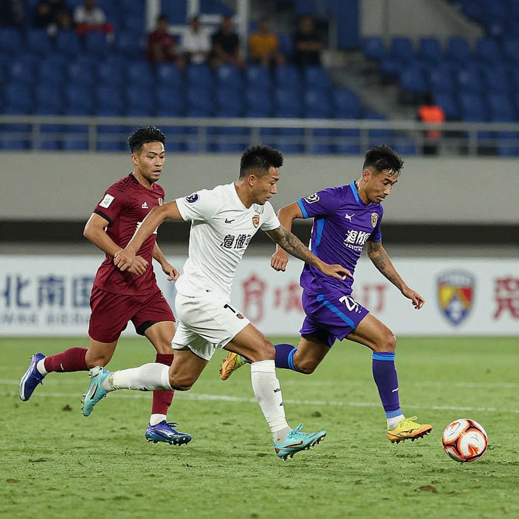 Thể Công Viettel 1-1 Melbourne Victory: Pha tạt bằng chân phải của Tuấn Tài và khoảng trống sau lưng cánh trái