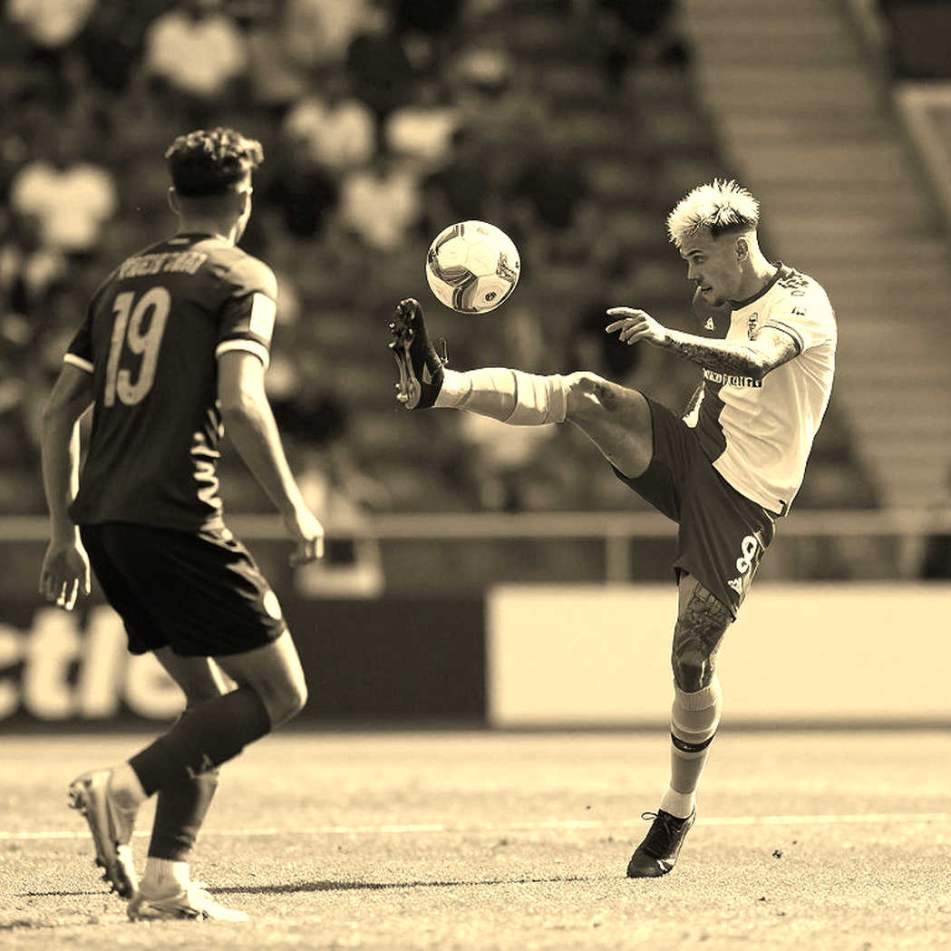 Mbappe rời Nike gia nhập On: Ván cược 2027 và cái chết của một triết lý Mbappe rời Nike gia nhập On: Ván cược 2027 và cái chết của một triết lý