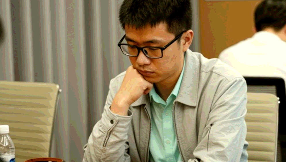 Liang hạ Niemann ở vòng 1: Một tiêu đề tin tức, một cỗ máy bán hàng