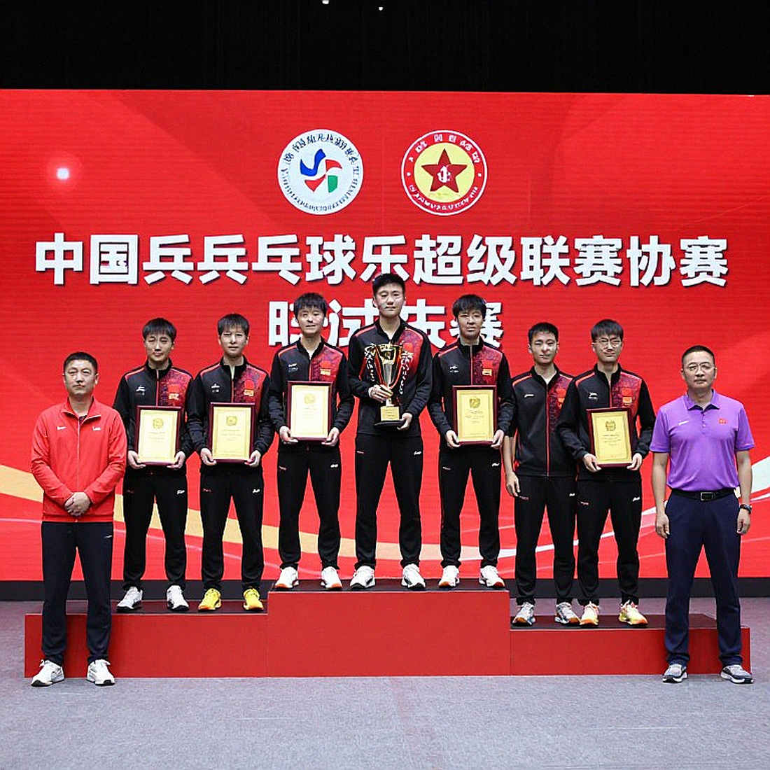 Khoảng trống thông tin trong bóng đá 2026: Khi im lặng trở thành một loại quyền lực
