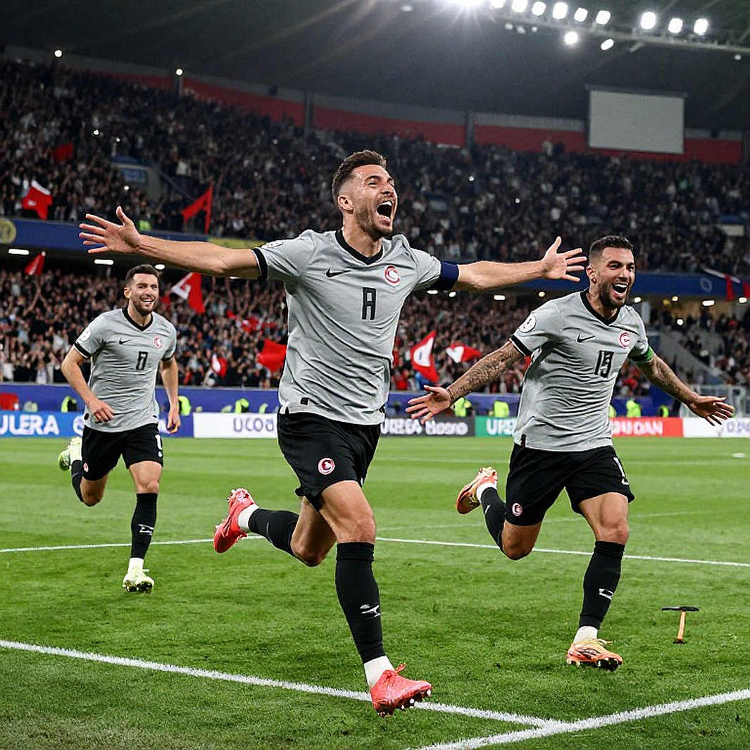 Mái che 12 phút của sân PVF và cách người Thái đọc bản vẽ World Cup của Việt Nam